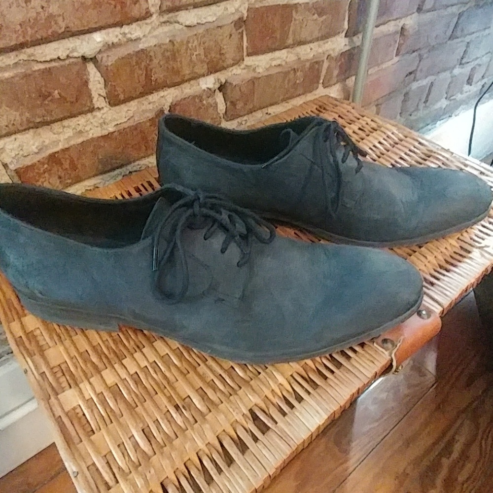 Black dress shoes